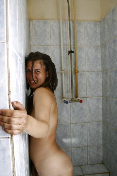 16P Girls in a shower