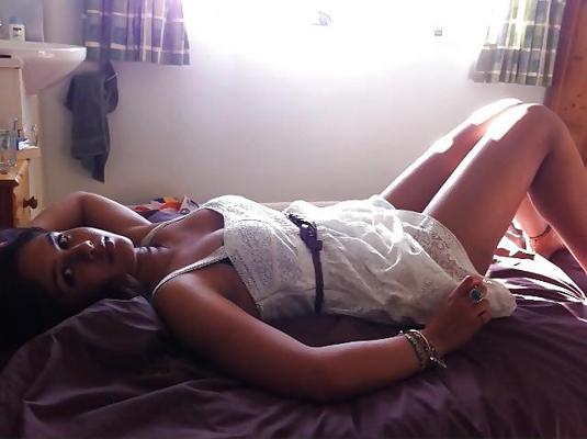 16P Paki chick from London selfshot