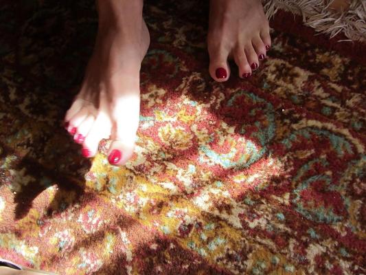 25P Old and new fres wife red pedicure