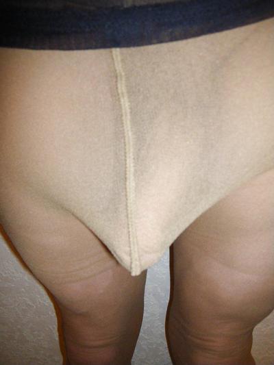 6P Tan pantyhose and cook