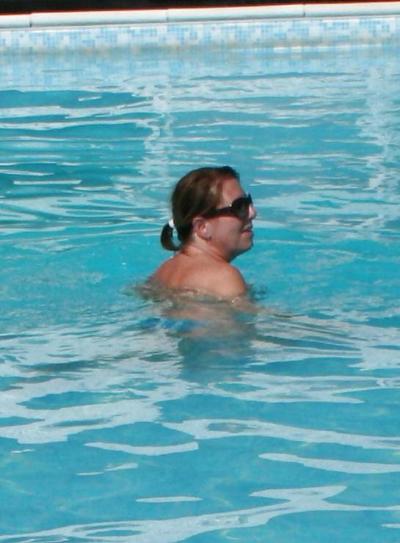 6P Betty na piscina