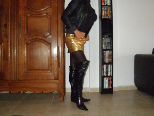 4P Alexia black and gold