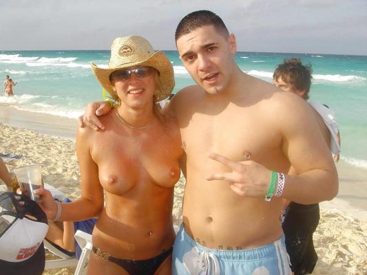 19P Romanian girls at the beach RO7