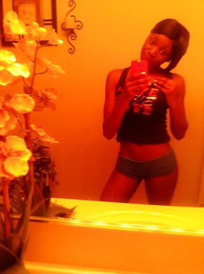 7P Nice Ebony selfpics