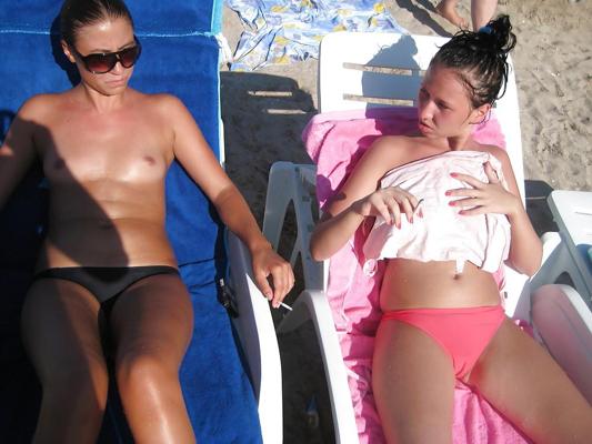 23P Romanian Girls on the Beach
