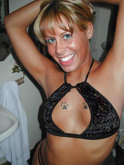 9P Cute girlfriend Delicia with her large sex toy