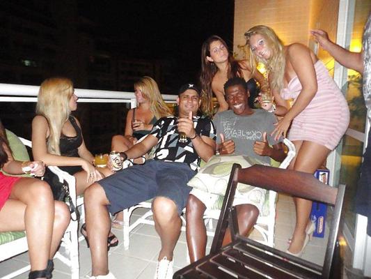 25P Ugly soccer Player with beautifull Girls