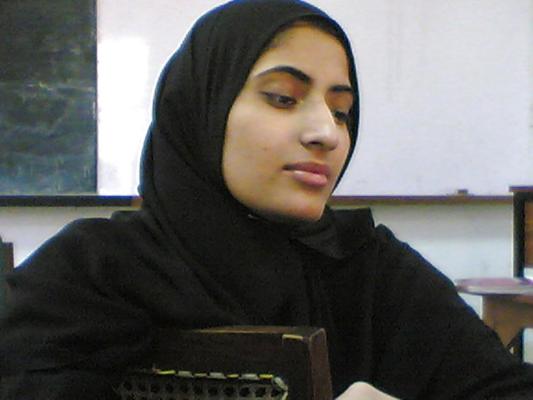 19P Desi Paki Indian Hijab Girl