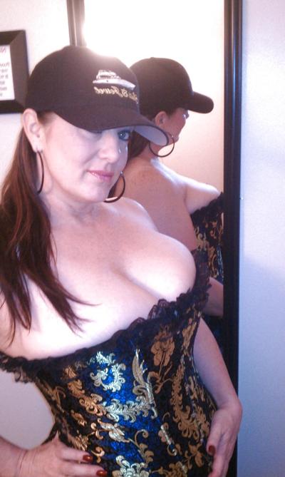 12P Lilith Sexy Busty Milf