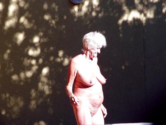 24P Amateur Matures & Grannies Naked Outdoors