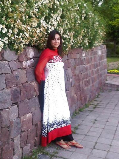 24P La MILF pakistanaise Shazia pour les grosses bites noires et les éjaculations
