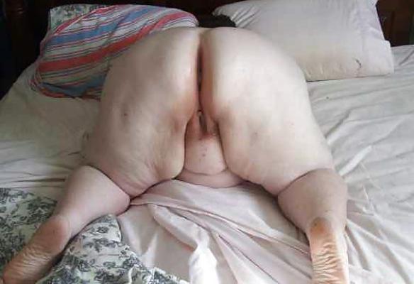 25P Big butt moms2