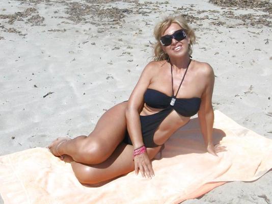 21P Blonde milf at the beach #