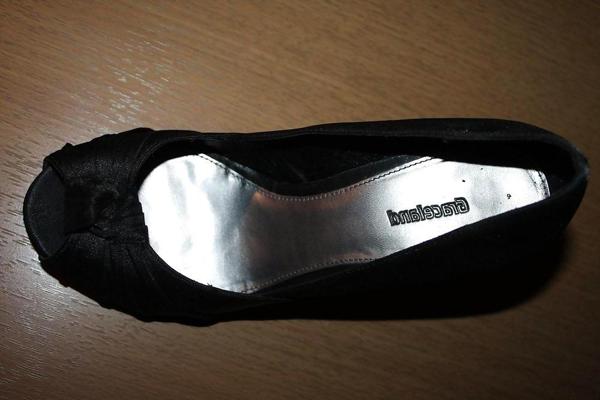 13P Bekannte (22) laesst High Heels im Flur stehen ... Peep Toe