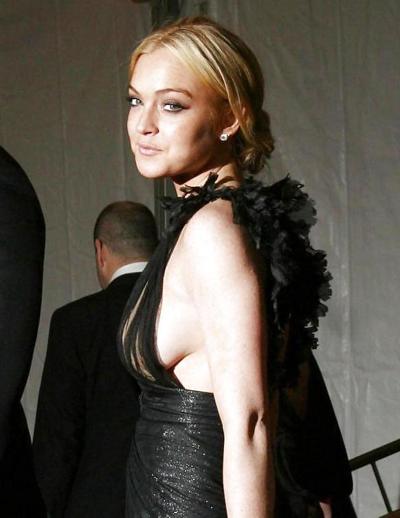 13P Lindsay Lohan ... In Sexy Black Dress