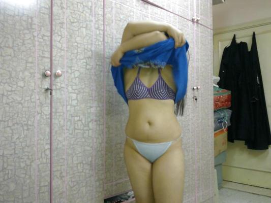 25P Juliet delrosario take off arab blue dress