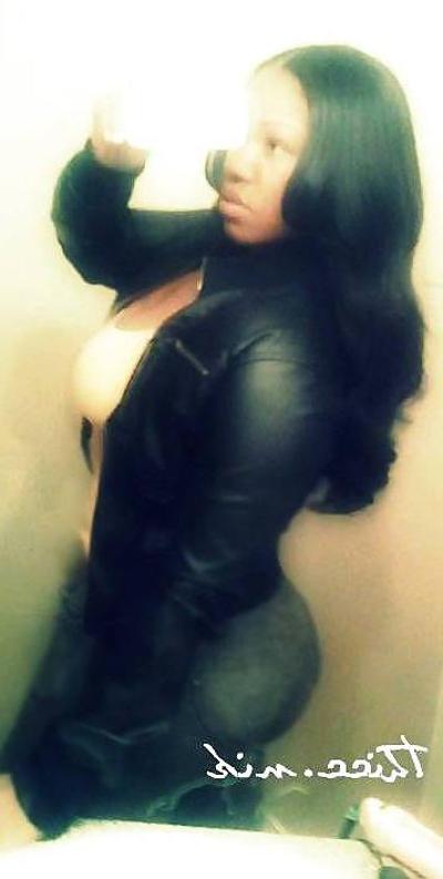 17P NICKI THICK ASS=NON NUDE