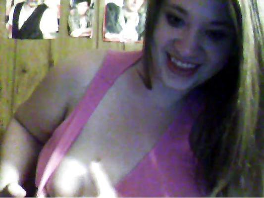 18P Skype girl playing with tits