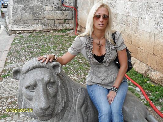 12P Italian girl: Assunta