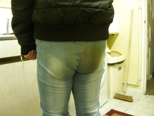 25P Le cul de salope sexy de sa femme en jeans