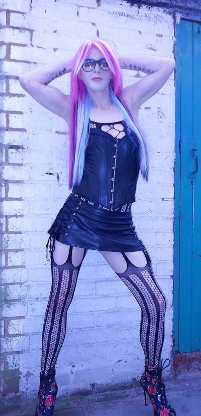 20P Tranny Kitty Emo Goth Rock Chick Pics 2 ( outdoors ) Prt 1