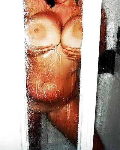 18P JUGGS in the shower