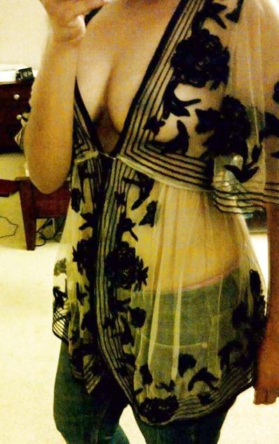 4P SELFSHOT PAKISTANI GIRL TEASING PICS