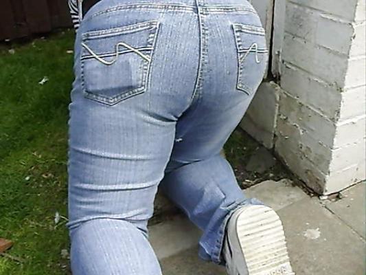 25P Wifes sexy ass in jeans