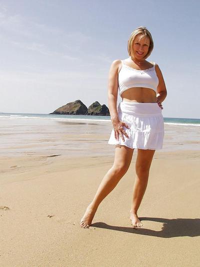 25P Beach Voyeur I