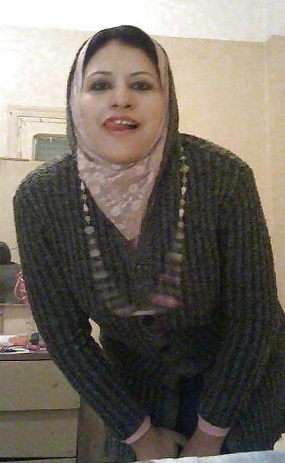 8P Arab woman showing tits