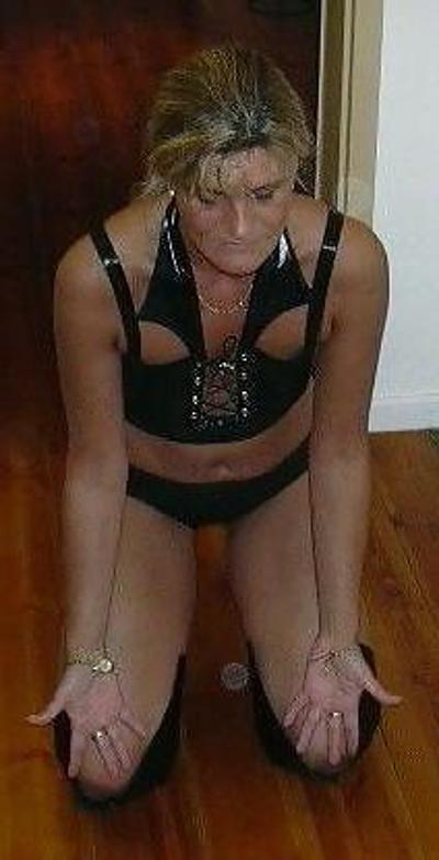 18P Leashed and tied chicks 2