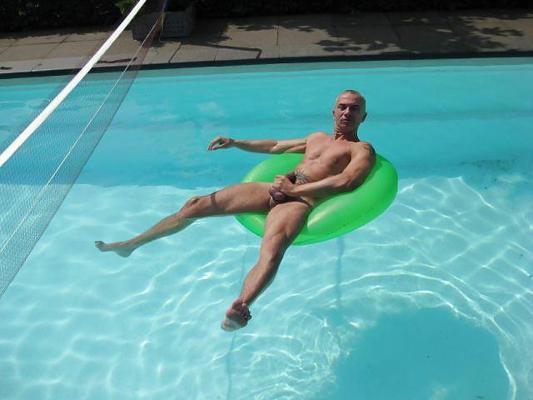 9P Pics at the swimming pool 
