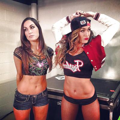 25P Галерея горячих обнаженных див WWE