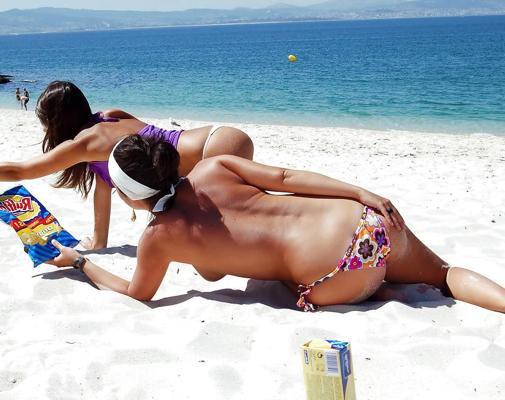 19P Beach girls 19