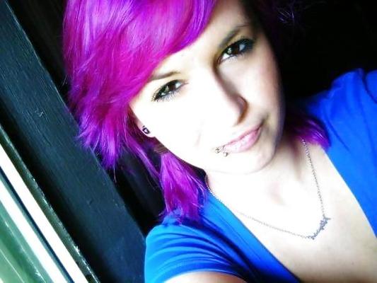 25P Busty & Cute EMo Babe