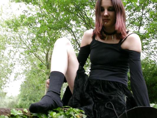25P Gothic Foot Queen - Ylva