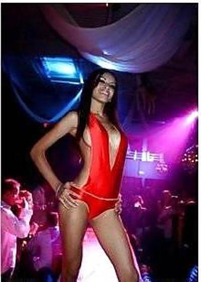 22P Courez au Club Malibu