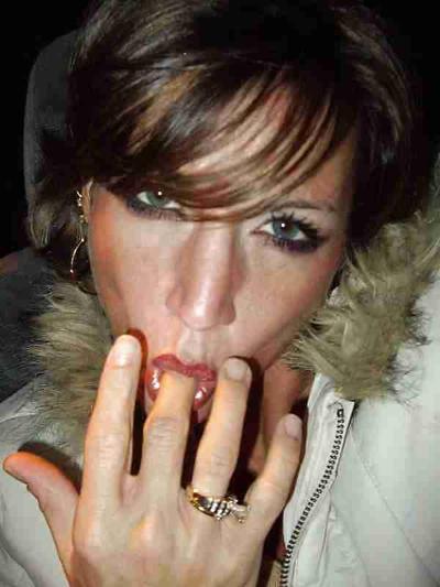 15P Sexy Amateur MILF by Darkko