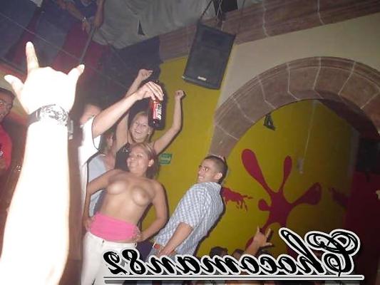 10P The girls in the club showing her ass and tits