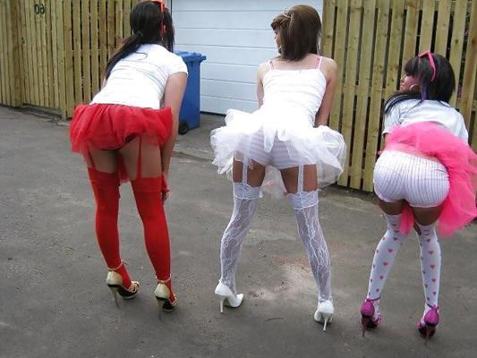 25P Naughty Girls Flashing Five