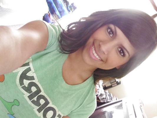 17P Latino babe