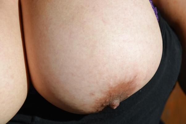 24P Z seins énormes Si proches que tu peux les sentir