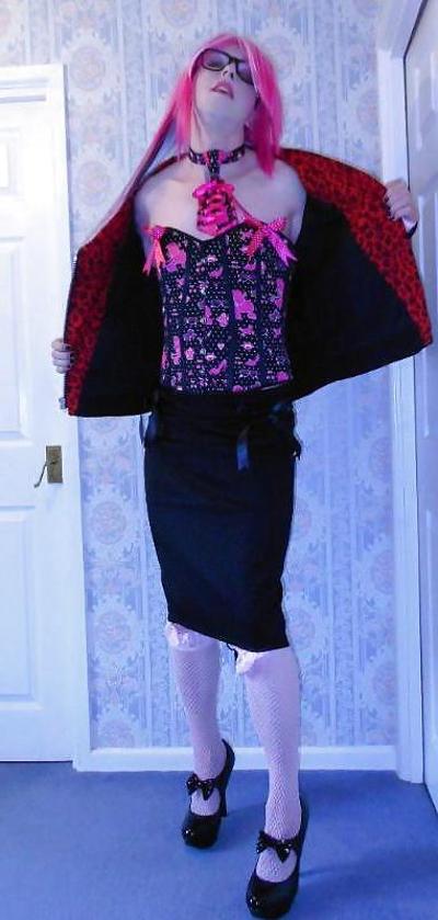 25P Tranny Supersatin Emo Goth Rock Bitch Part 1