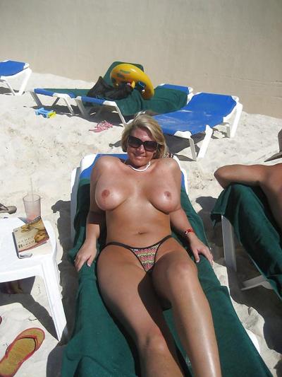 19P Hot amateur Milf with nice tits