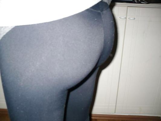 7P Wife's hot ass with spandex