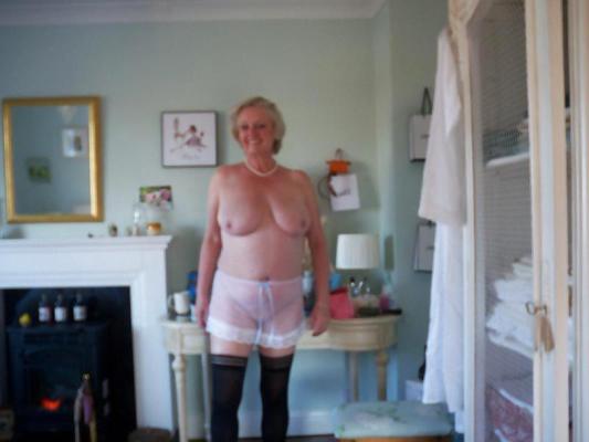 25P British MILF Wife Alison