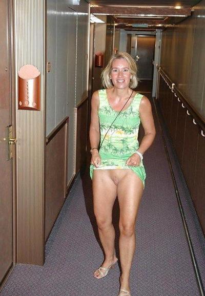 25P MILF flashing - 23