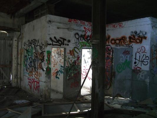 8P Trash or Art