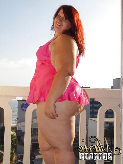 4P BBW Outside on Balcony Marie Summers