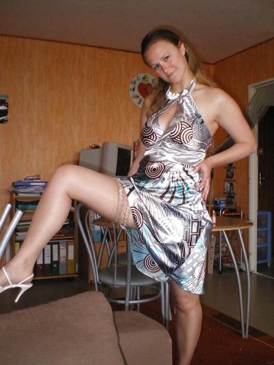 25P Busty MILF BABE